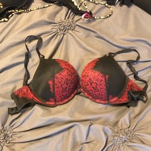 Victoria’s Secret bombshell push up bra
